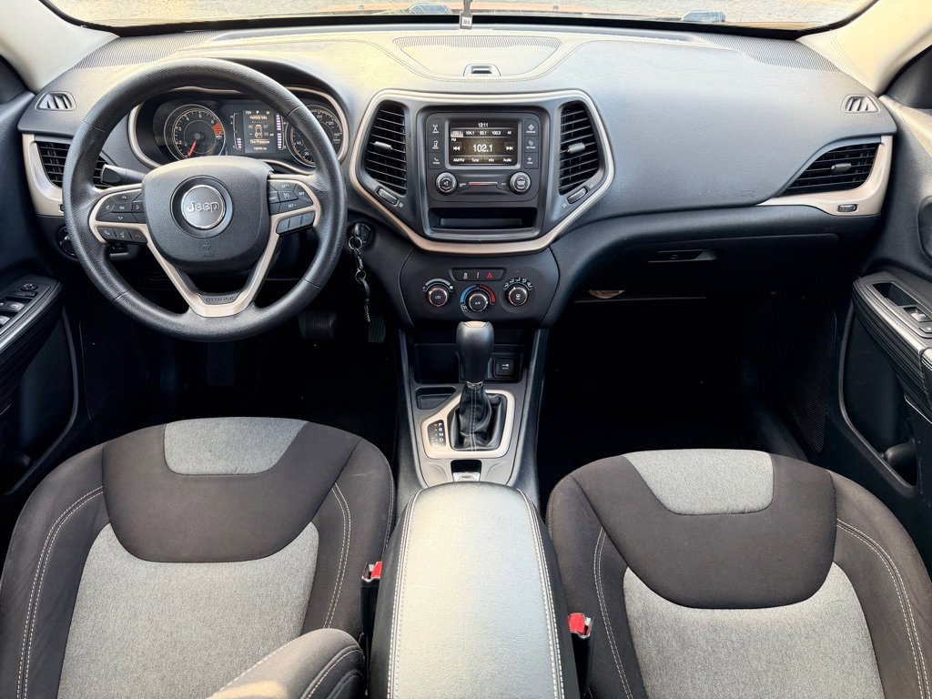 Used 2016 Jeep Cherokee Sport image 13