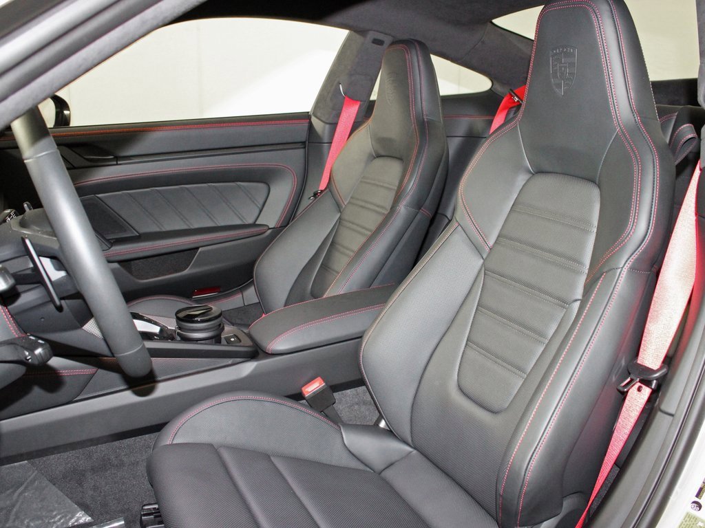 Used 2025 Porsche 911 Carrera 4 GTS image 5