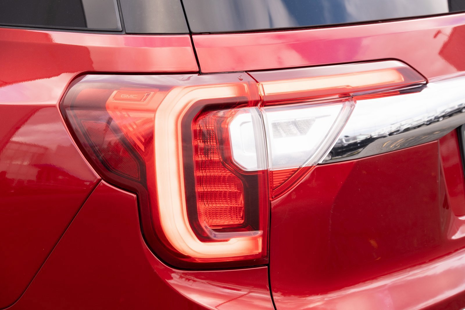 Used 2022 GMC Acadia SLE image 29