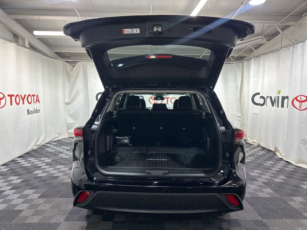 New 2026 Toyota Highlander XLE image 17