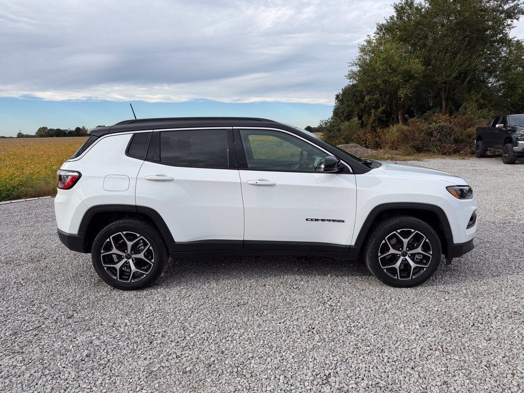 Used 2026 Jeep Compass Limited AWD/4WD image 19