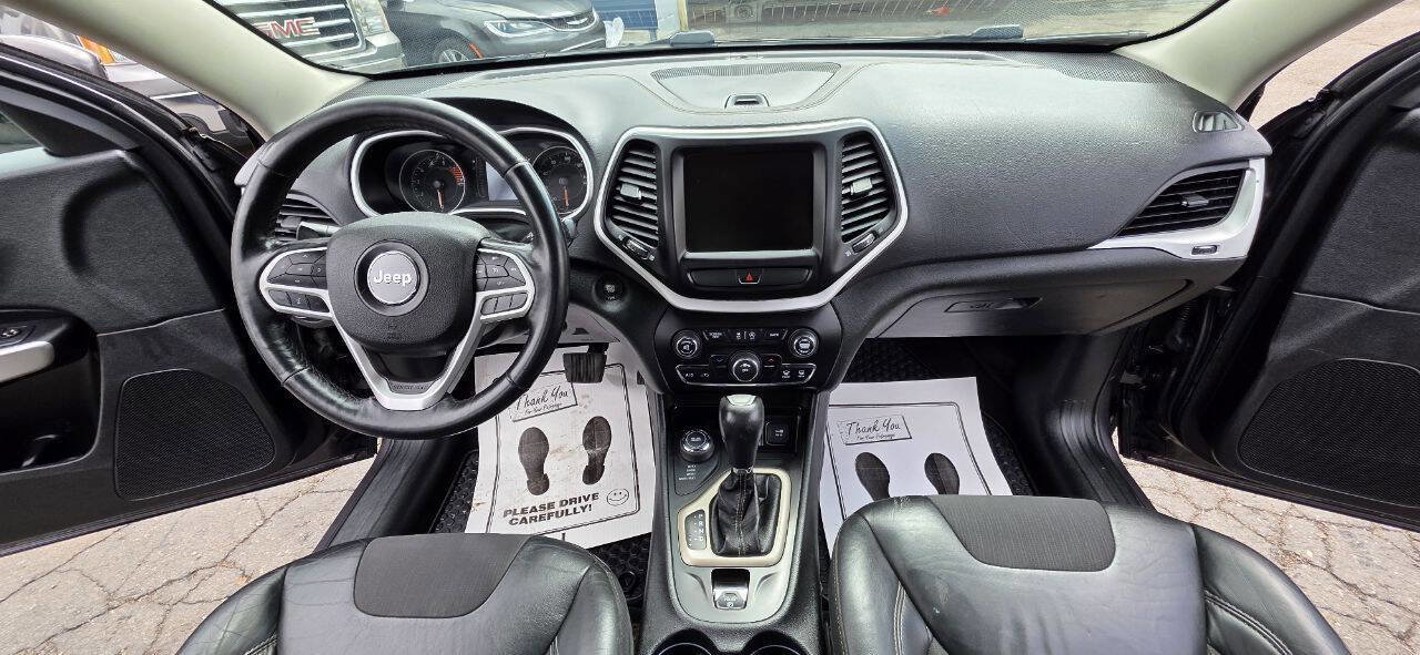 Used 2018 Jeep Cherokee Latitude Plus w/ Cold Weather Group image 12