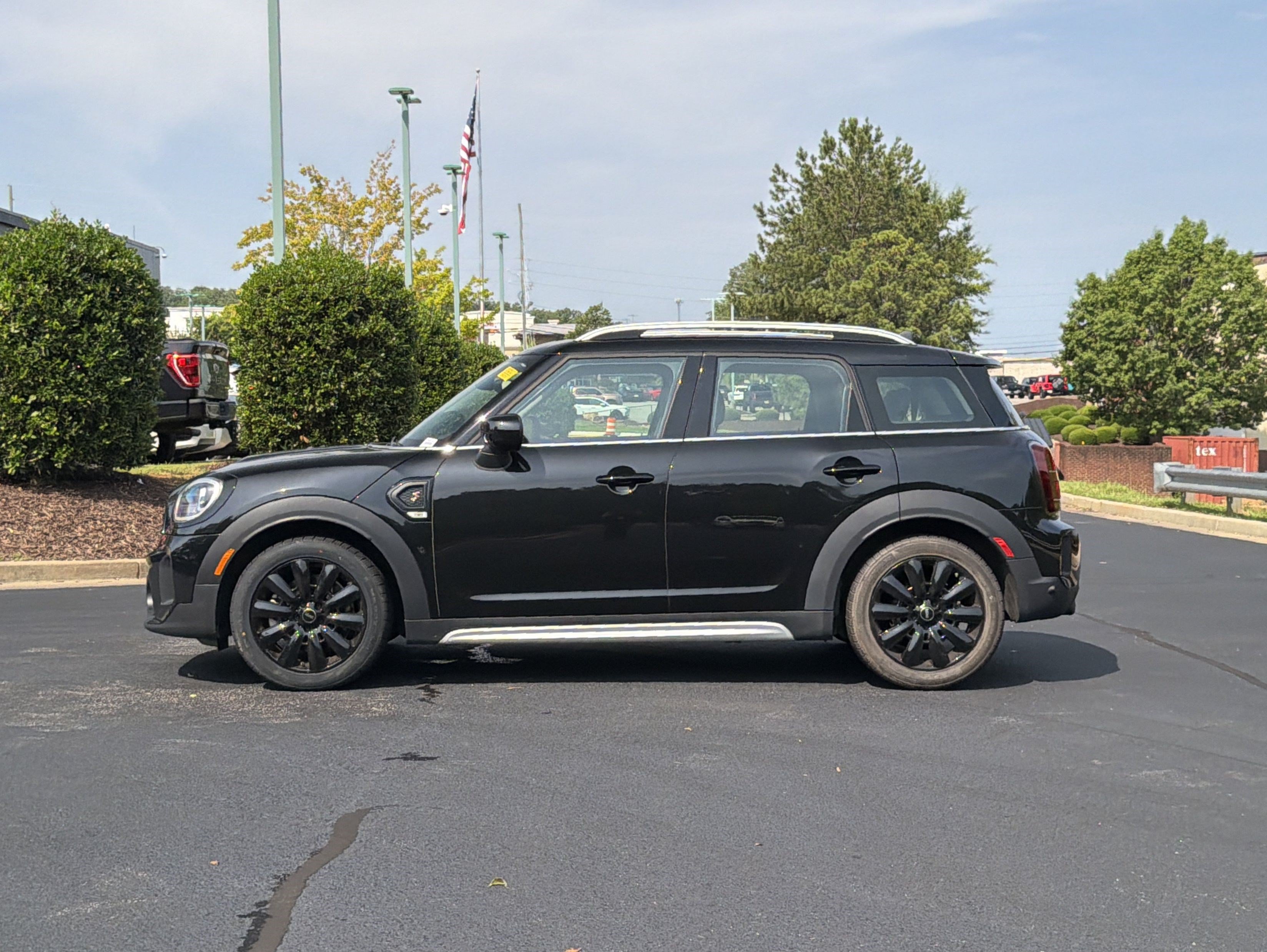 Used 2024 MINI Cooper Countryman S w/ Premium Package FWD image 12
