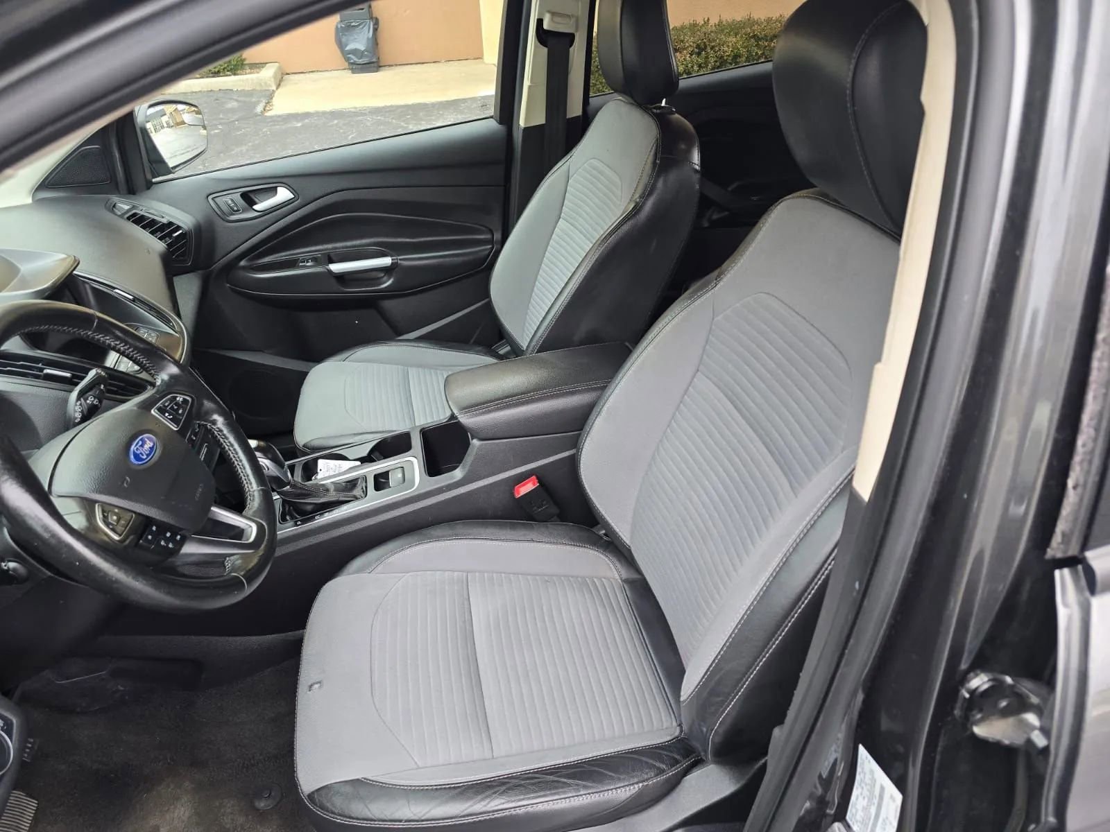 Used 2019 Ford Escape SE image 20