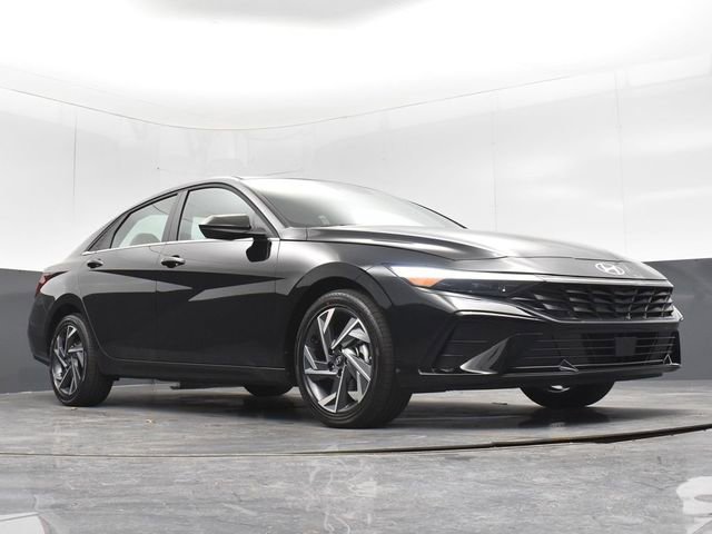 Used 2025 Hyundai Elantra SEL FWD image 39