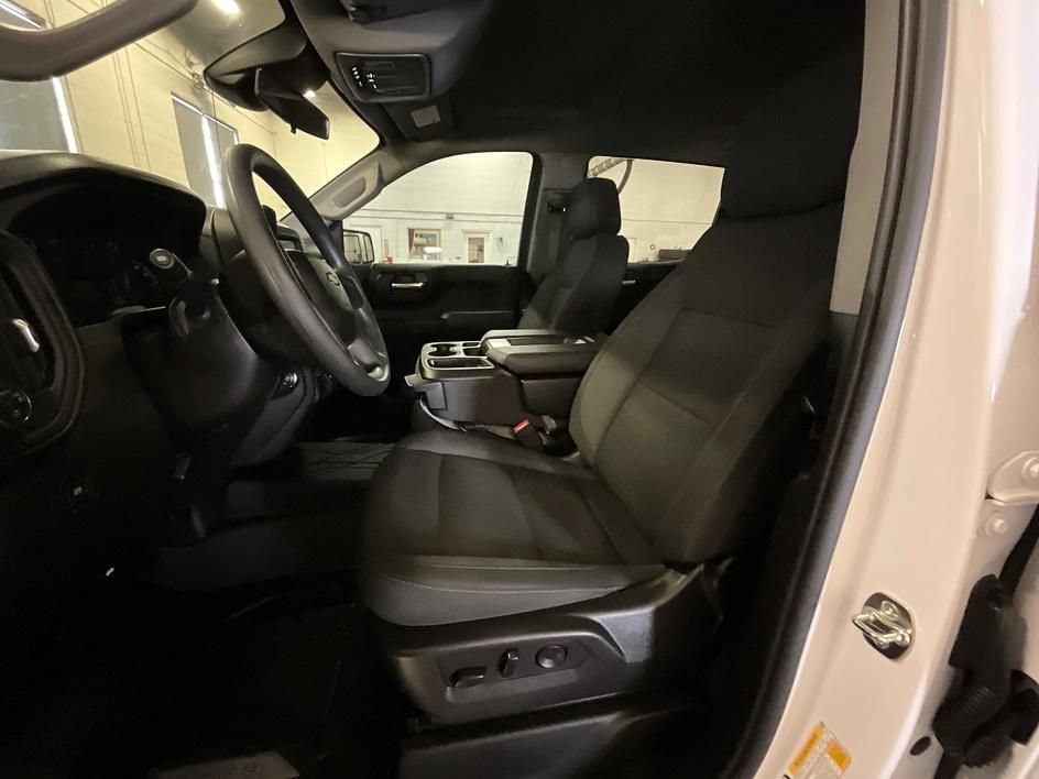 Used 2026 Chevrolet Silverado 1500 Custom AWD/4WD image 4