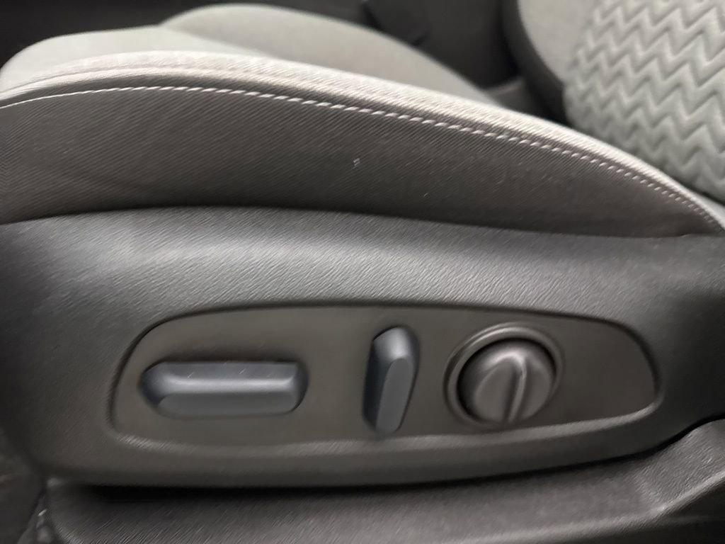 Used 2023 Chevrolet Equinox LS AWD/4WD image 19