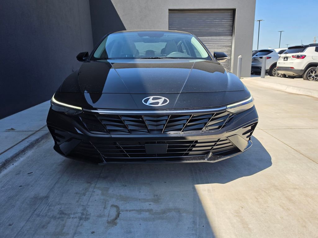 New 2026 Hyundai Elantra Limited FWD image 2