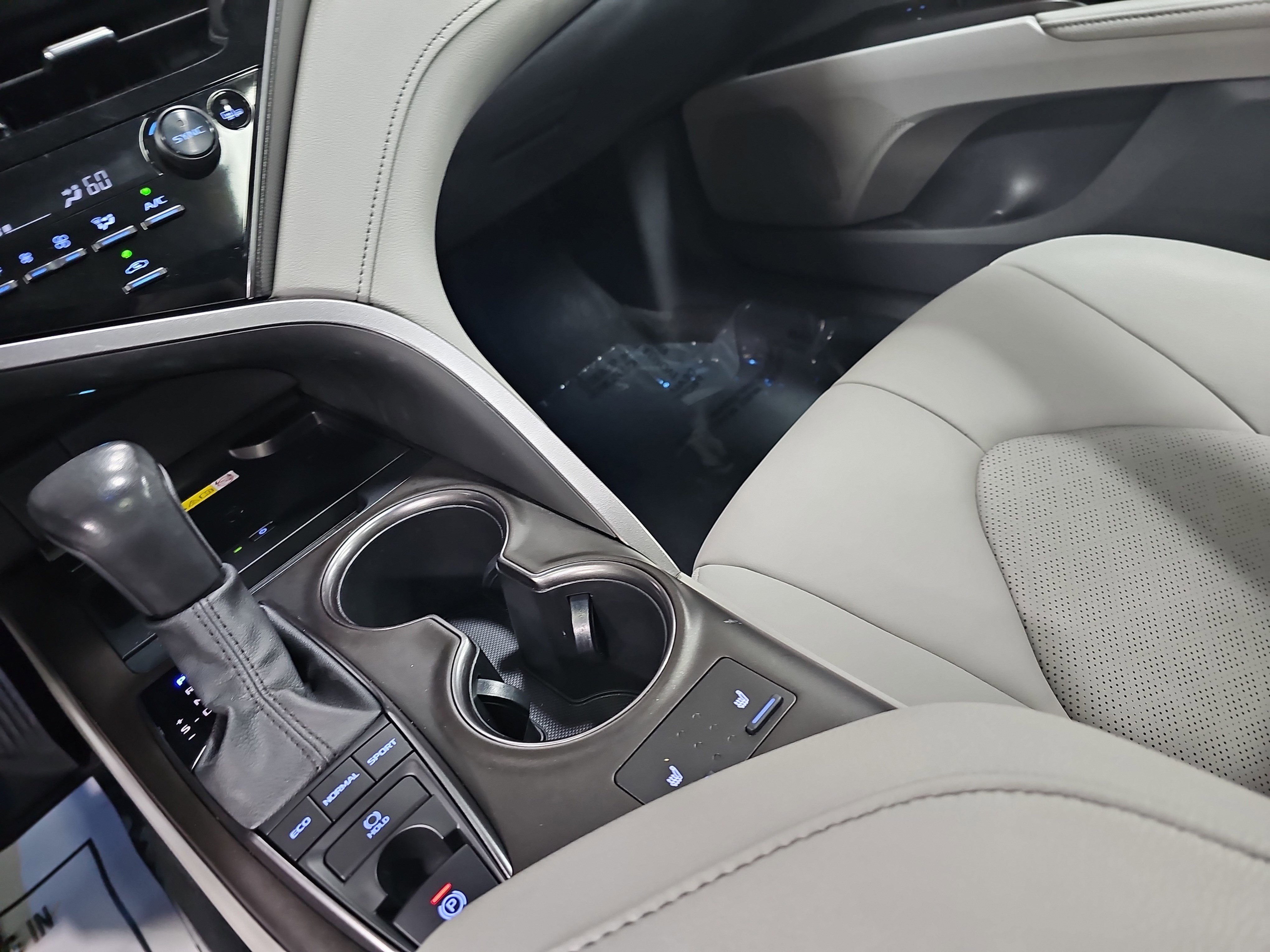 Used 2023 Toyota Camry XSE image 24