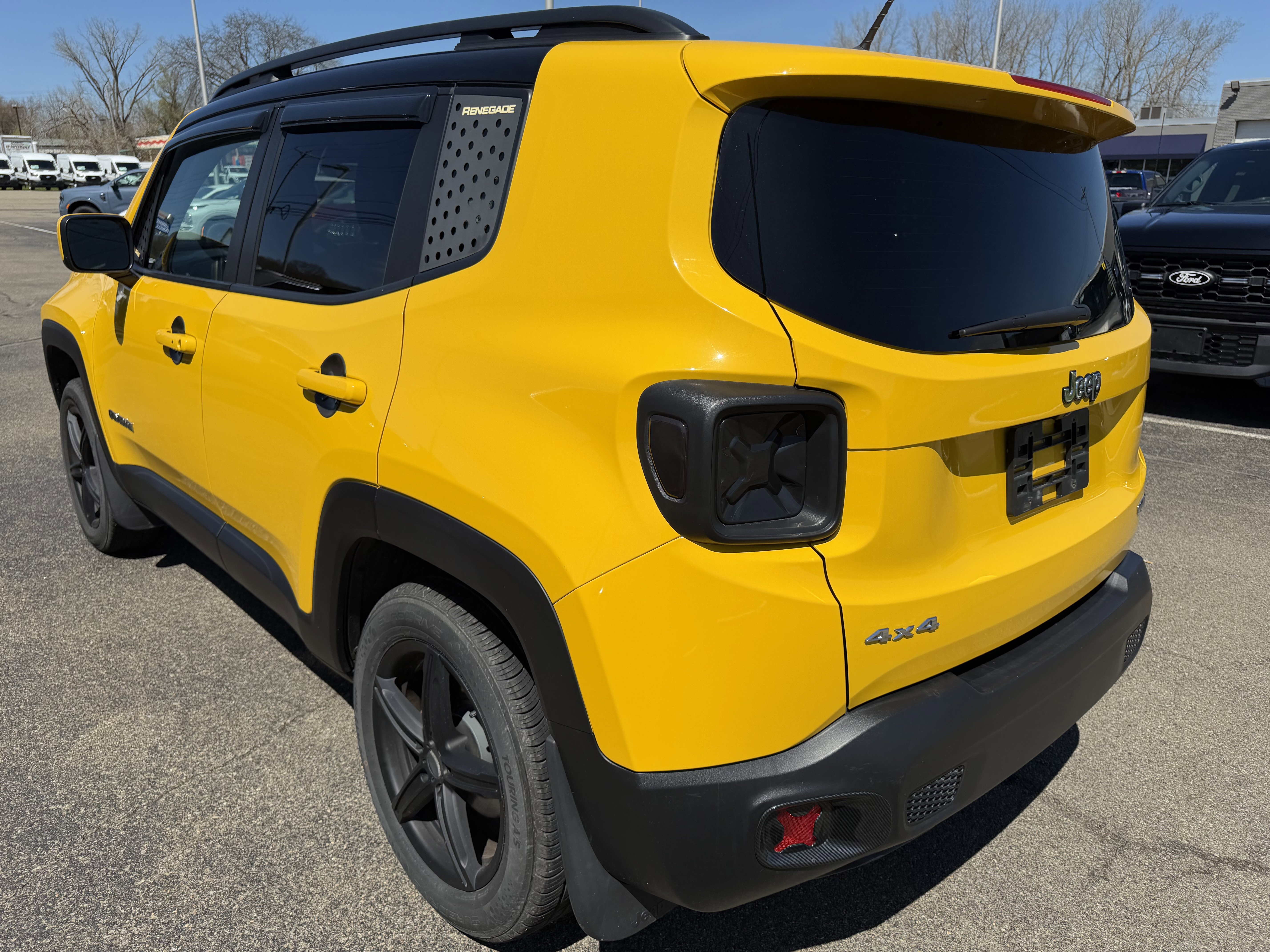 Used 2015 Jeep Renegade Latitude w/ Popular Equipment Group AWD/4WD image 3