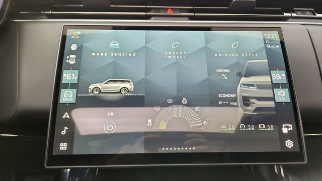 Used 2025 Land Rover Range Rover Sport SE image 51