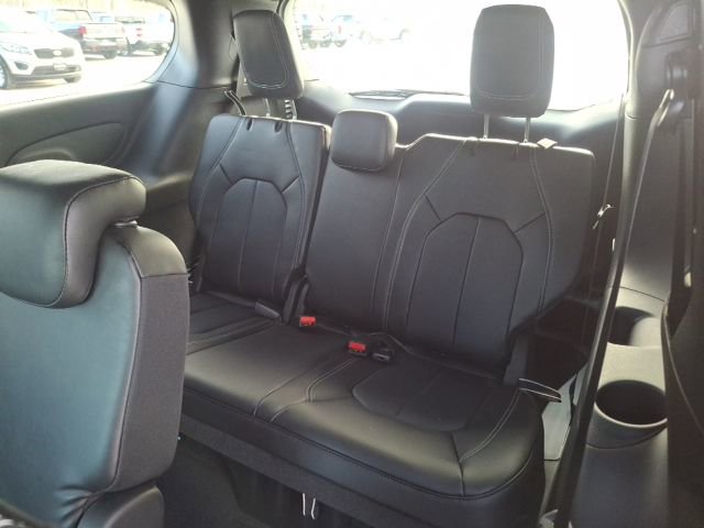 New 2026 Chrysler Pacifica Select image 24