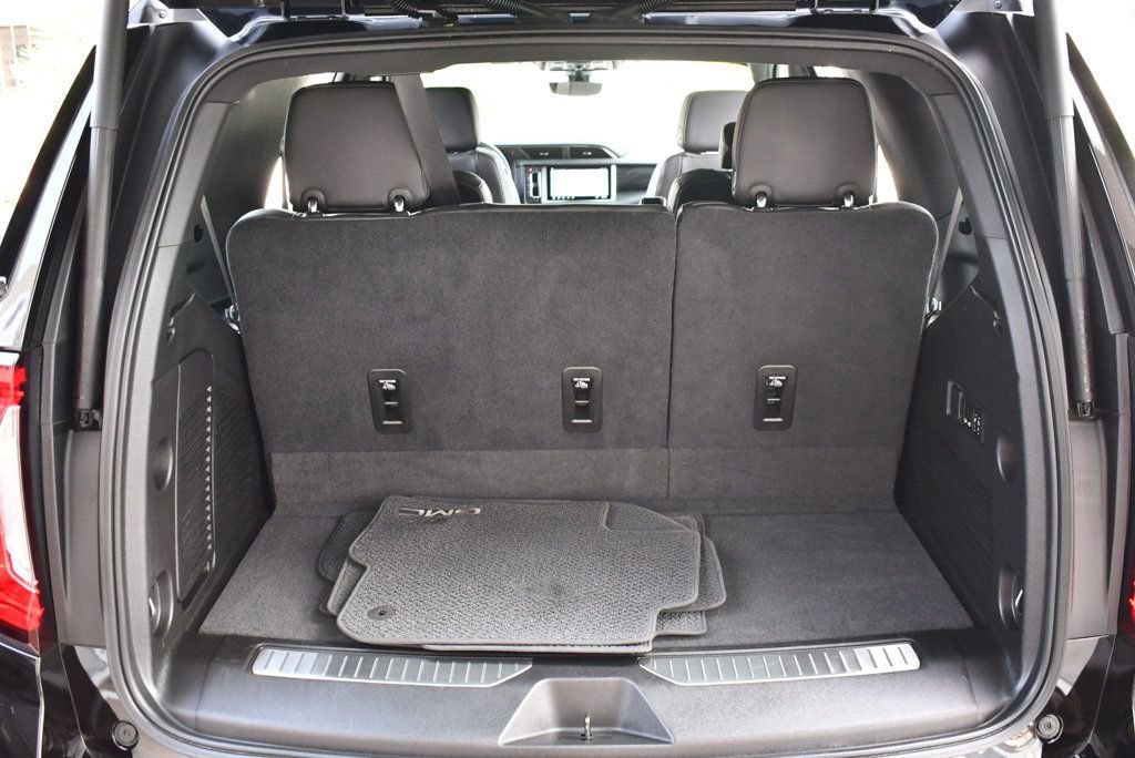 Used 2021 GMC Yukon Denali w/ Denali Premium Package image 20