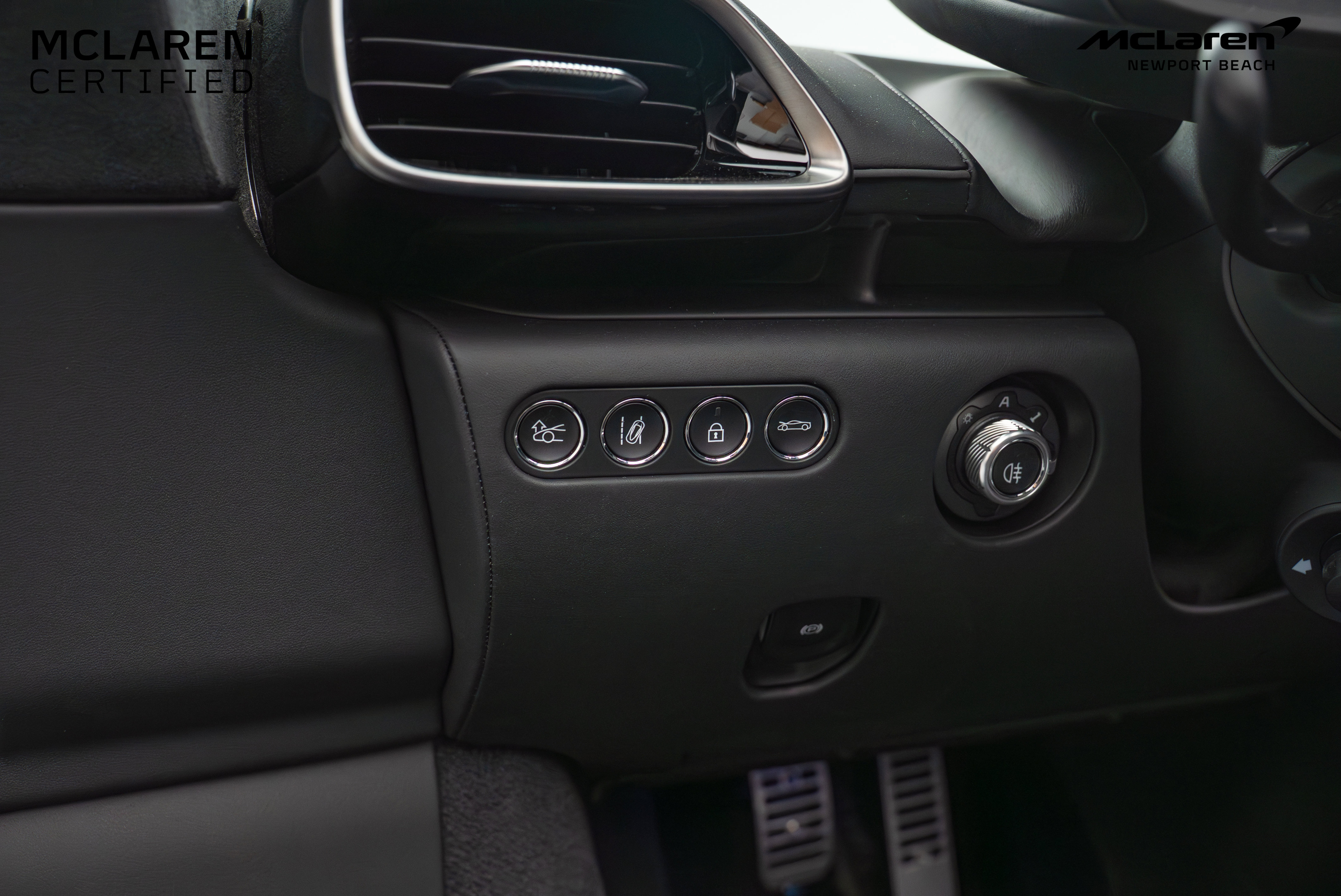 Used 2025 McLaren Artura Spider image 25