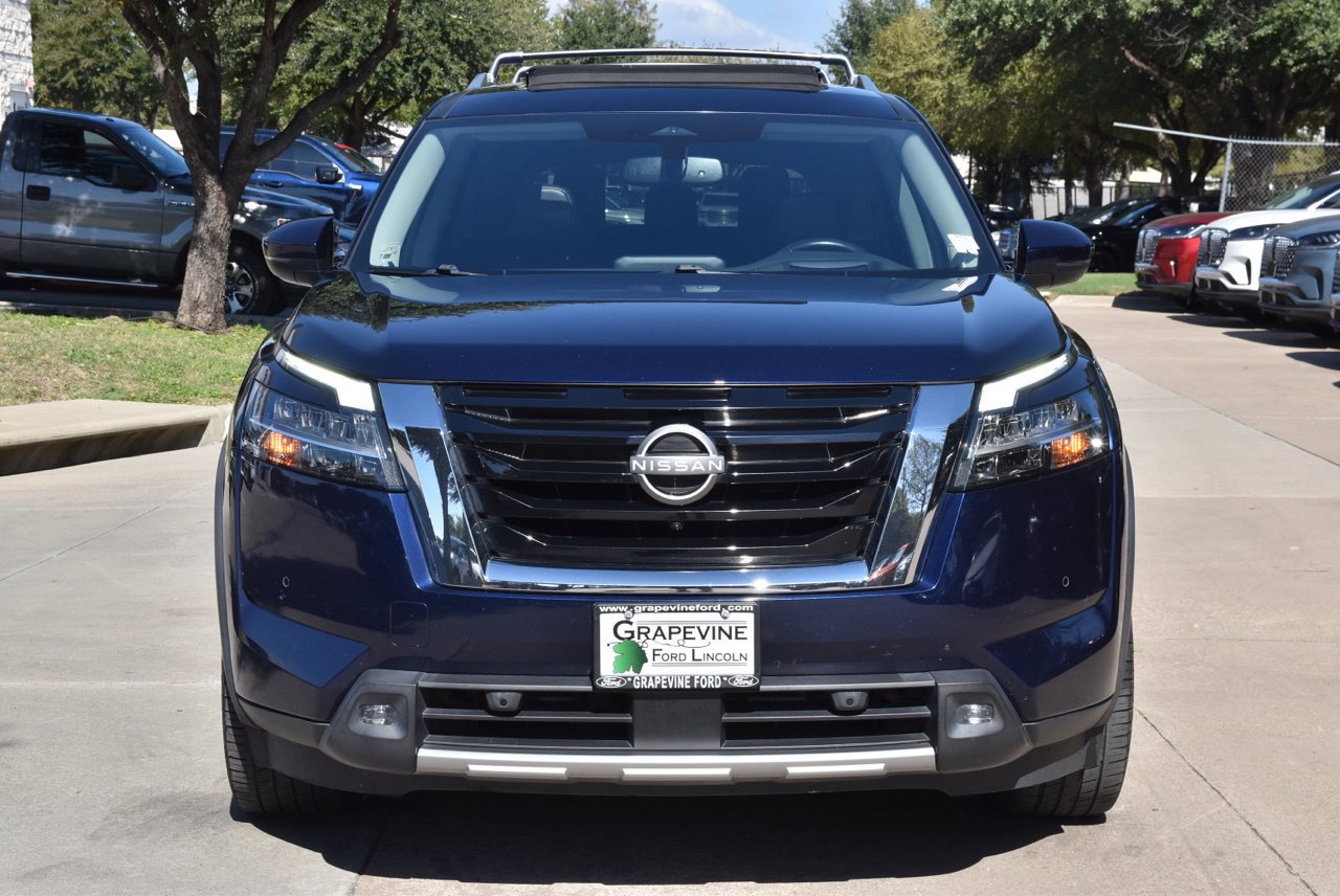 Used 2022 Nissan Pathfinder Platinum w/ Lighting Package (N93) AWD/4WD image 3