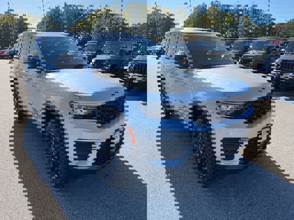 New 2025 Jeep Grand Cherokee Altitude