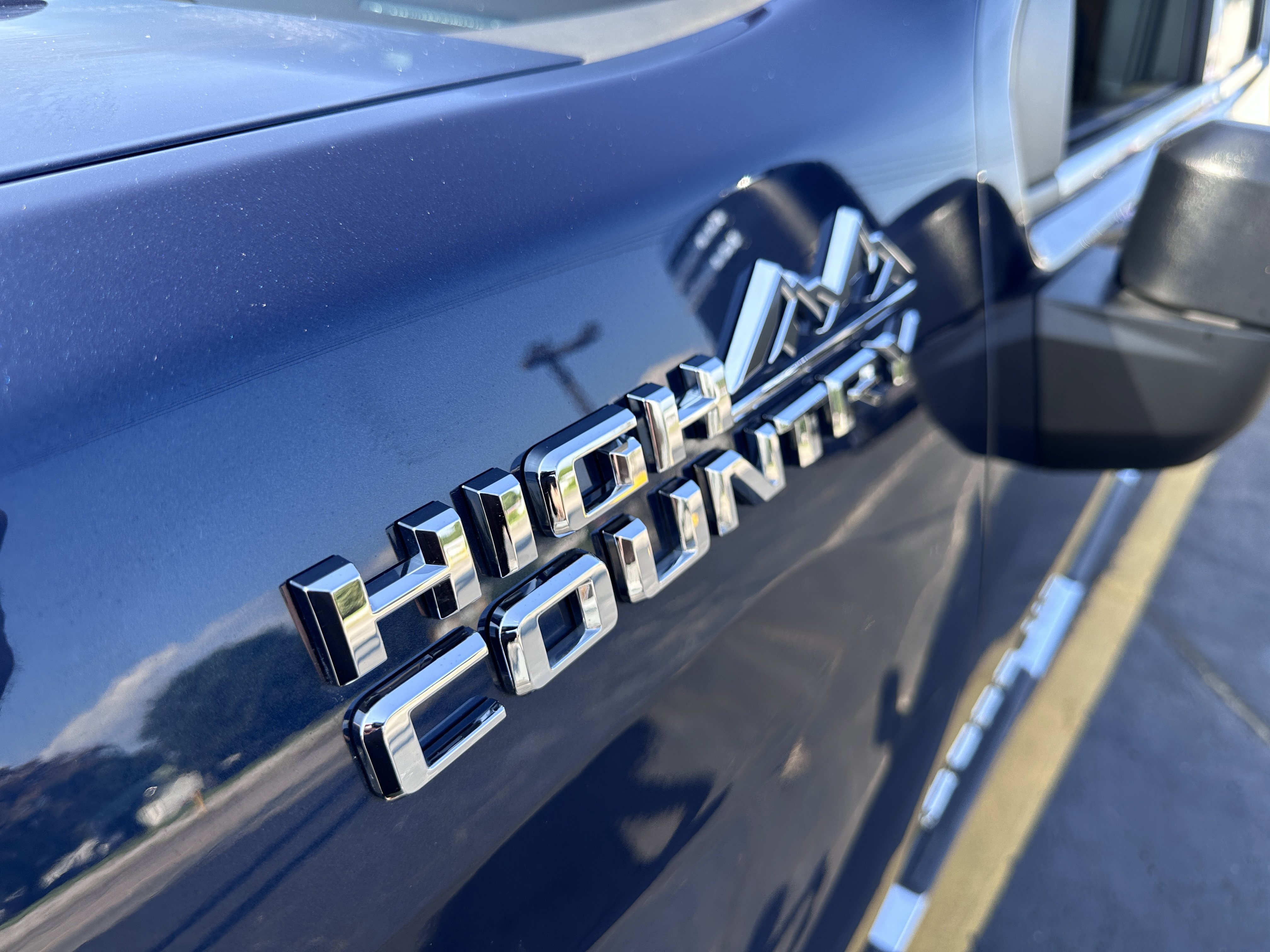 Used 2023 Chevrolet Silverado 2500 High Country image 9