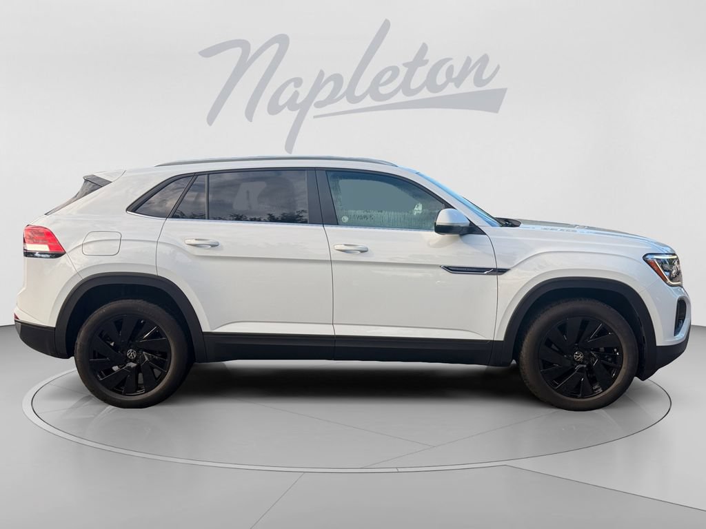 Used 2025 Volkswagen Atlas Cross Sport SE FWD image 7