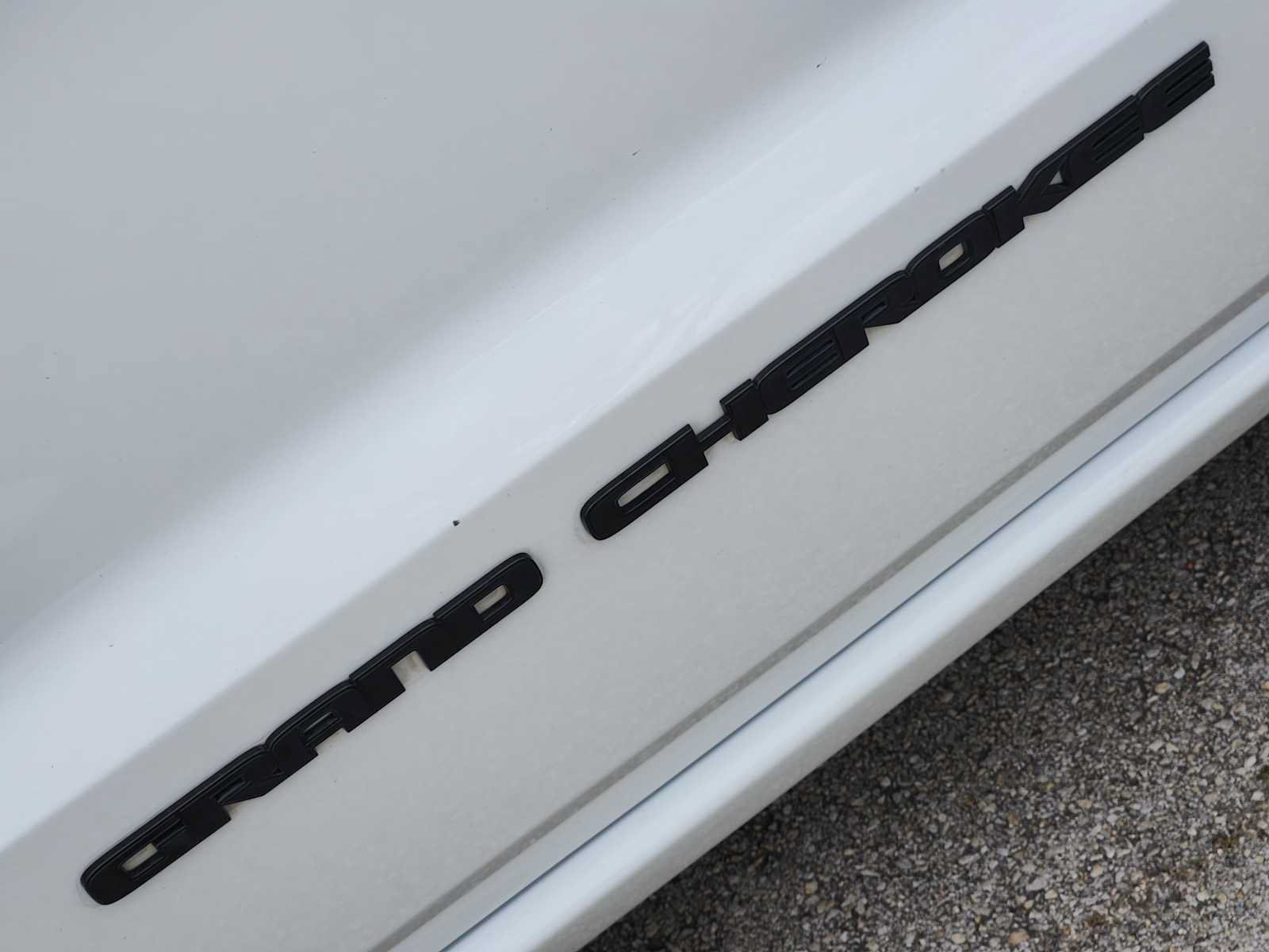 Used 2018 Jeep Grand Cherokee Altitude RWD image 11