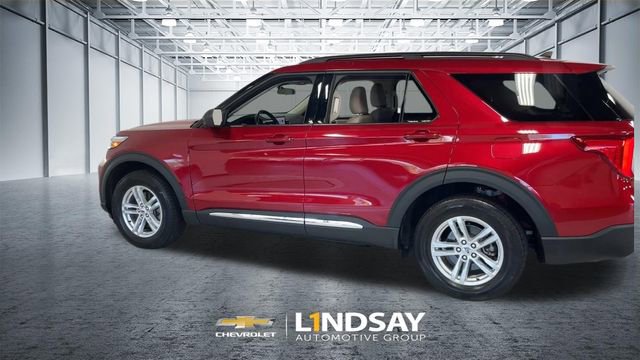 Used 2022 Ford Explorer XLT w/ Equipment Group 202A image 7