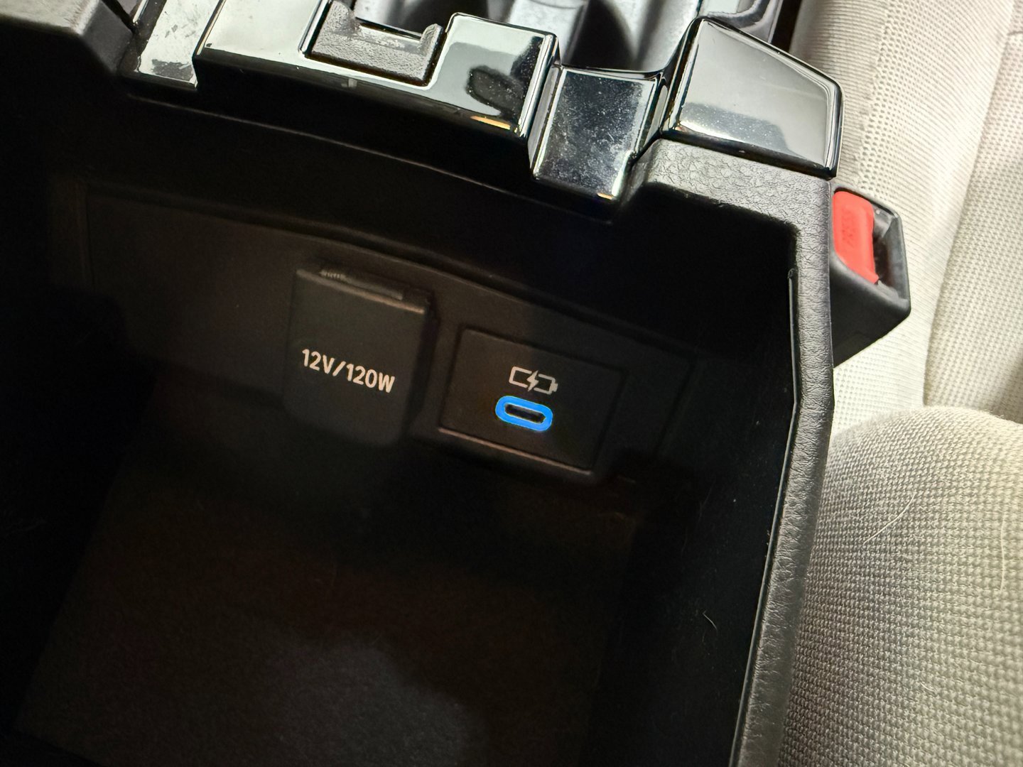 Used 2022 Toyota Corolla LE w/ Carpet Mat Package (TMS) image 37