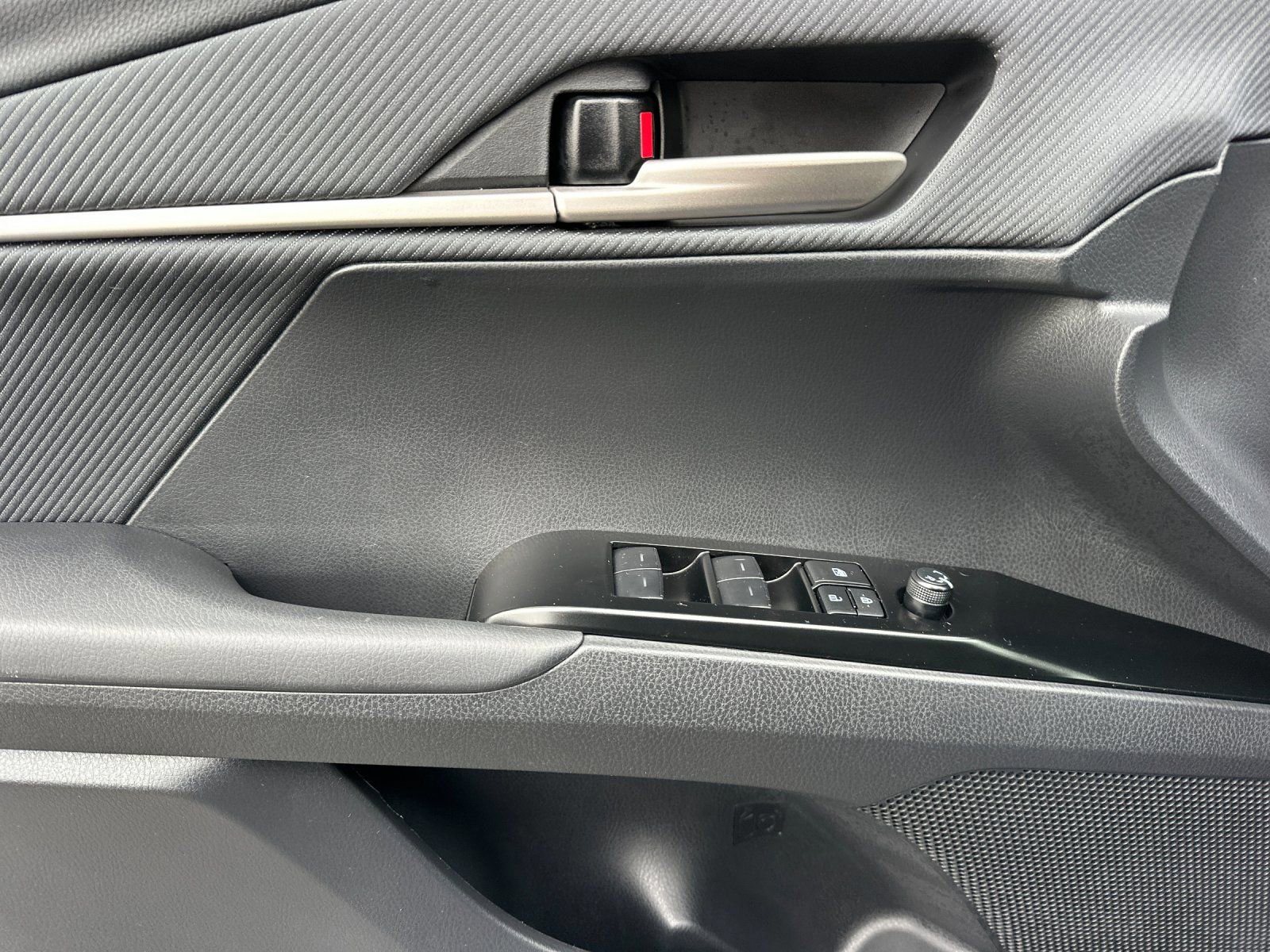 Used 2025 Toyota Camry SE w/ Multimedia Upgrade Package image 10