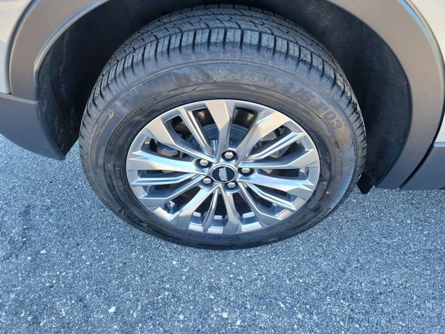 Used 2024 Cadillac XT4 Premium Luxury FWD image 7