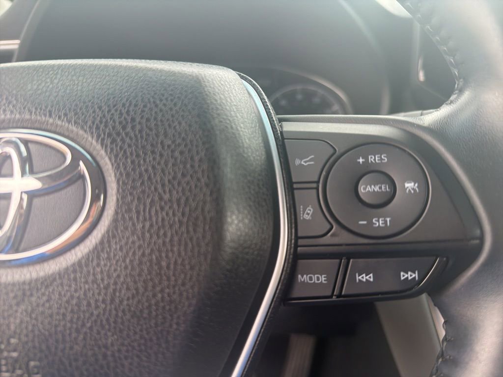 Used 2024 Toyota Venza LE AWD/4WD image 18