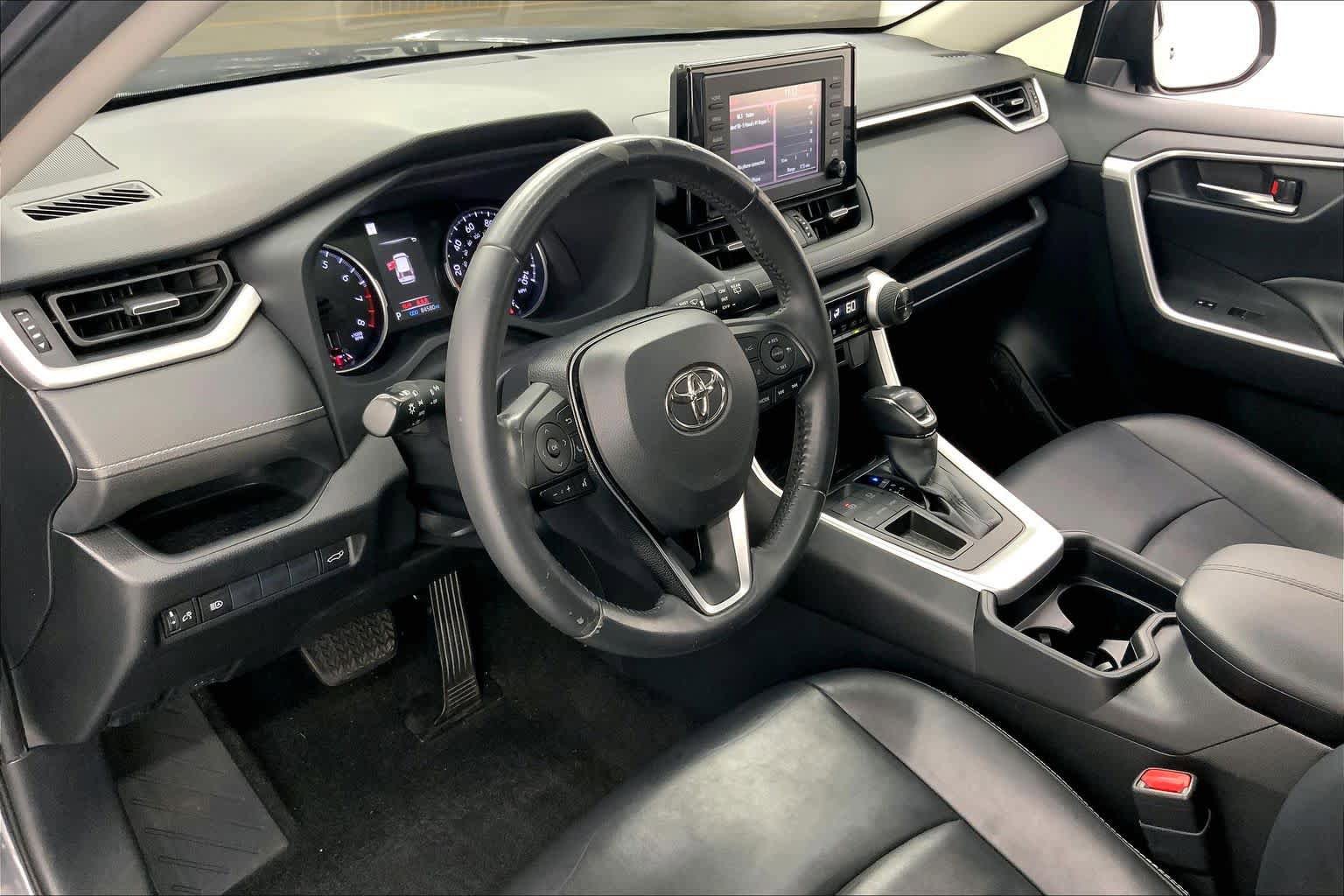 Used 2019 Toyota RAV4 XLE Premium FWD image 21