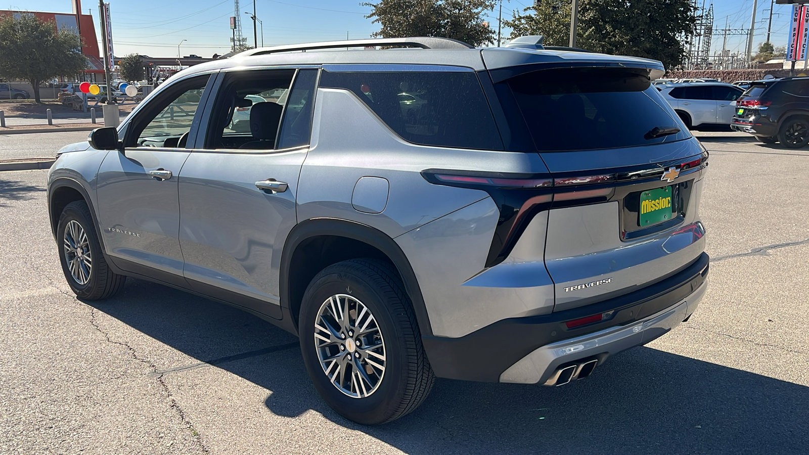 Used 2025 Chevrolet Traverse LT image 6