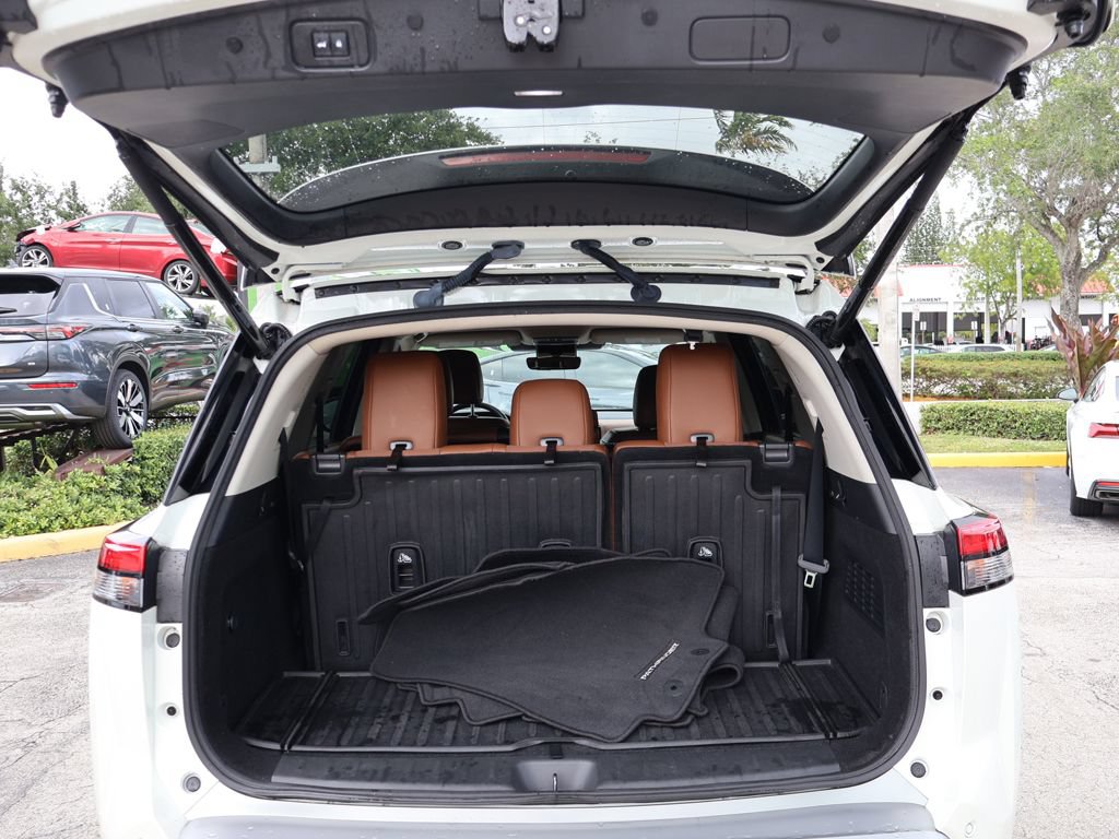 Used 2024 Nissan Pathfinder Platinum w/ Cargo Package AWD/4WD image 22