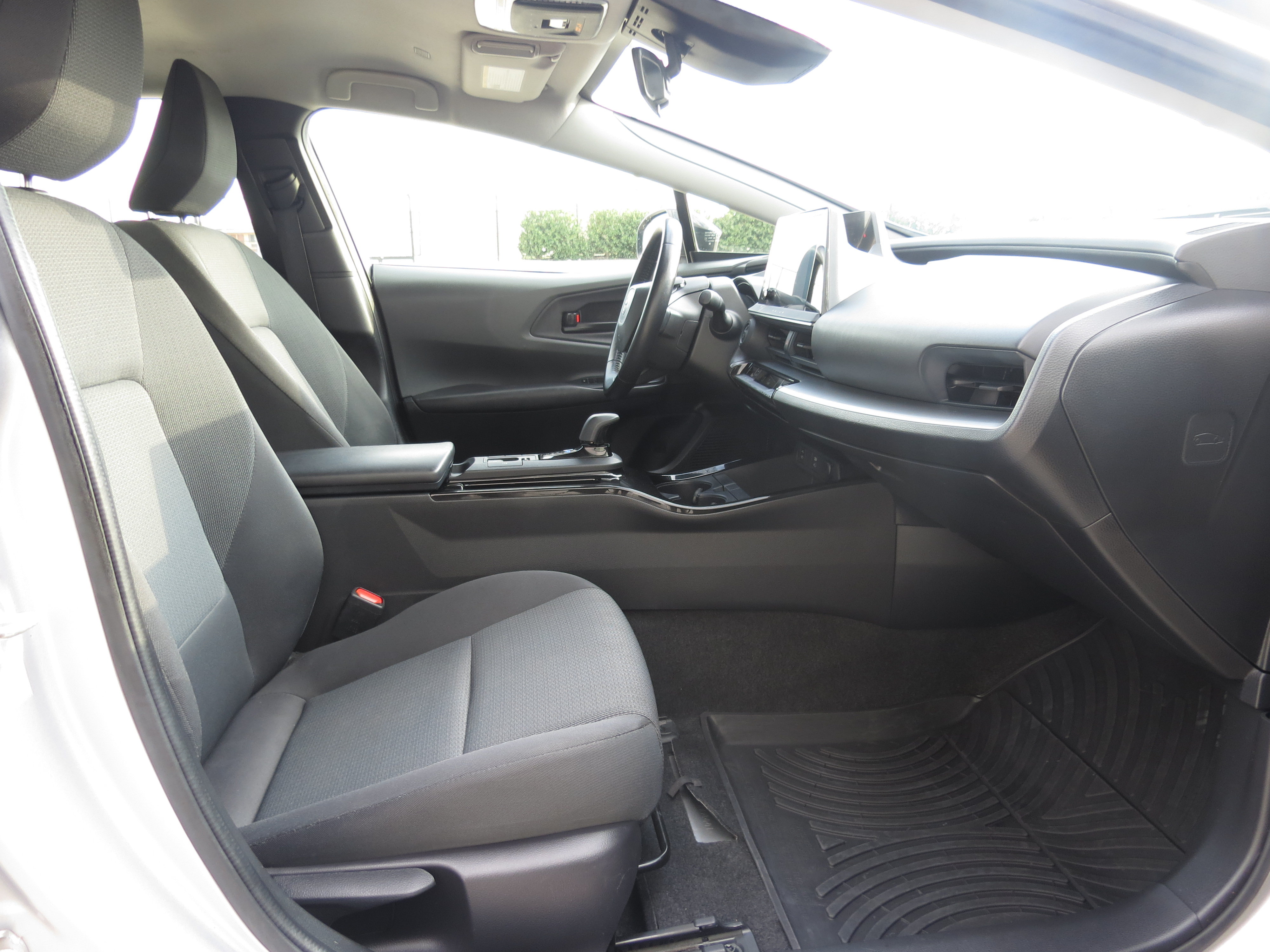 Used 2023 Toyota Prius LE FWD image 31