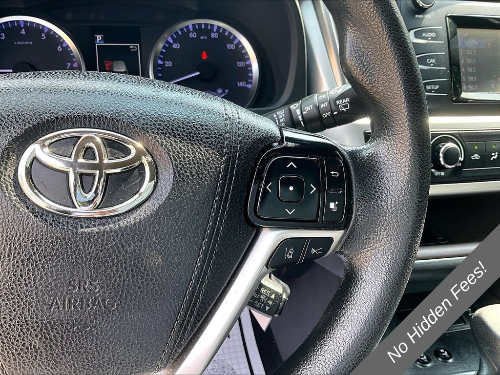 Used 2019 Toyota Highlander LE AWD/4WD image 14