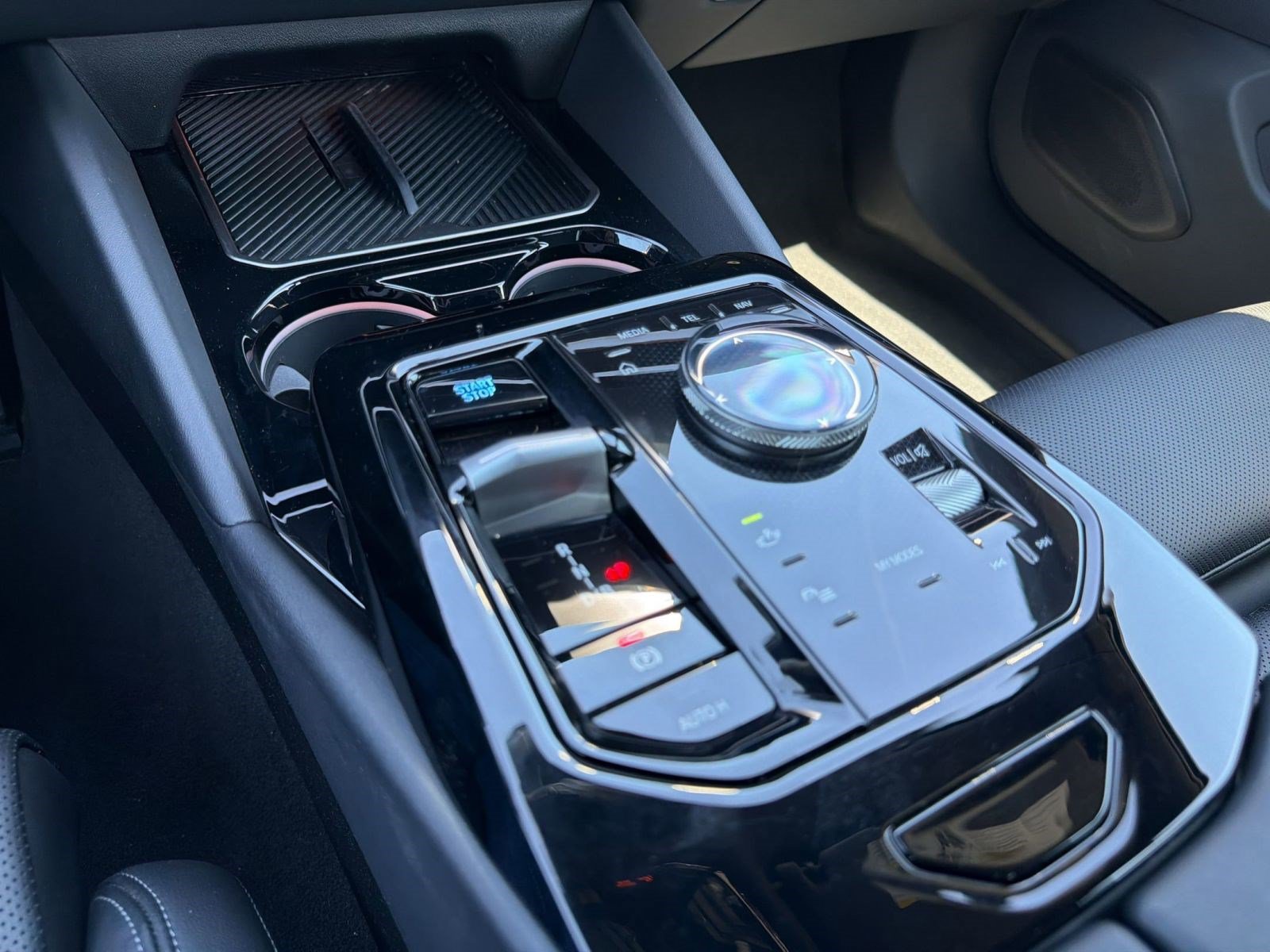 Certified 2024 BMW i5 eDrive40i w/ Premium Package RWD image 16
