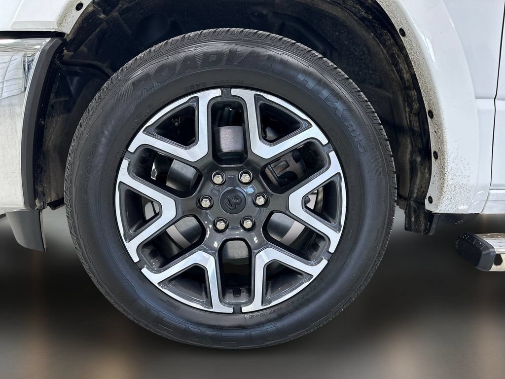 Used 2025 RAM 1500 Laramie AWD/4WD image 10