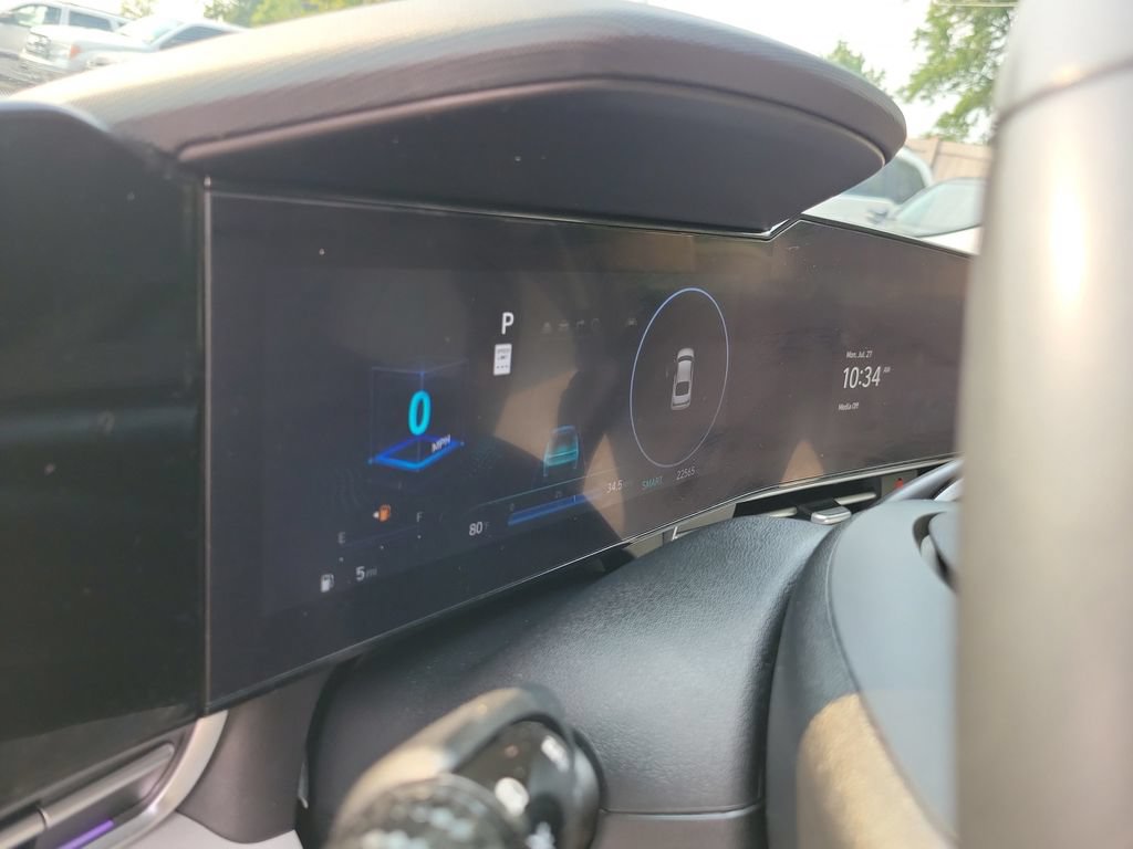 Used 2025 Hyundai Elantra Limited FWD image 26