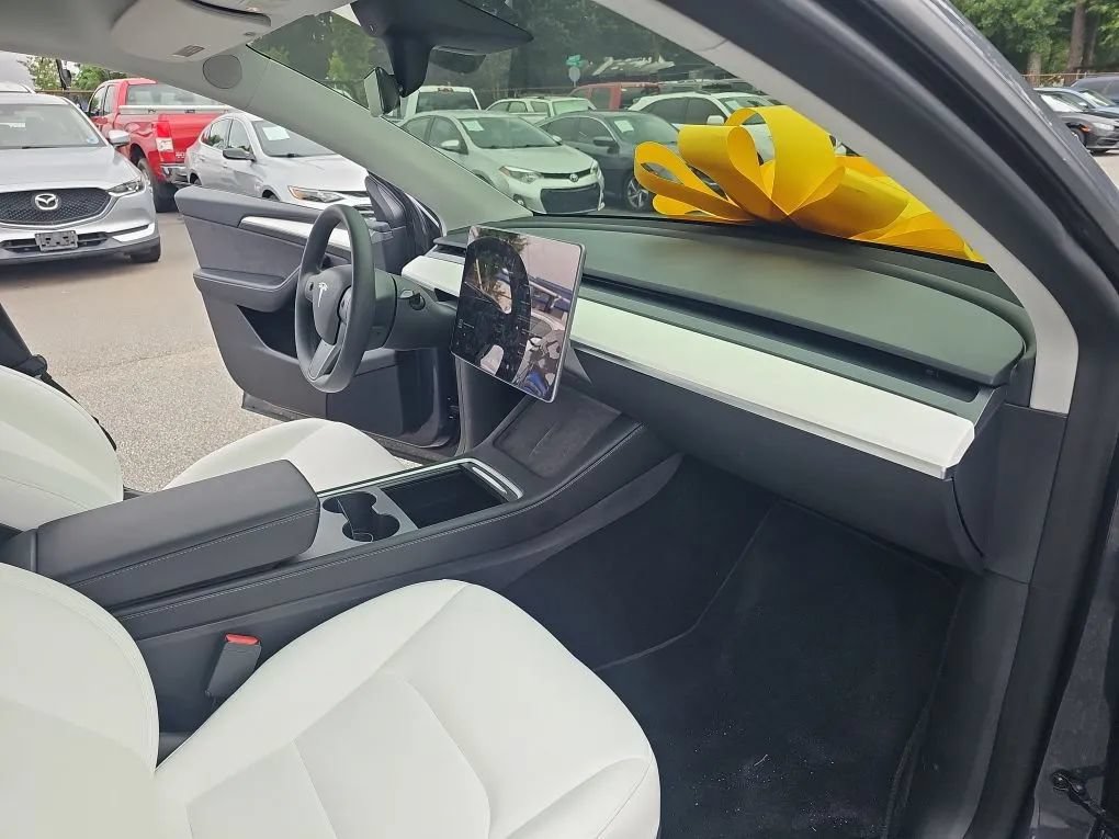 Used 2022 Tesla Model Y Long Range AWD/4WD image 17