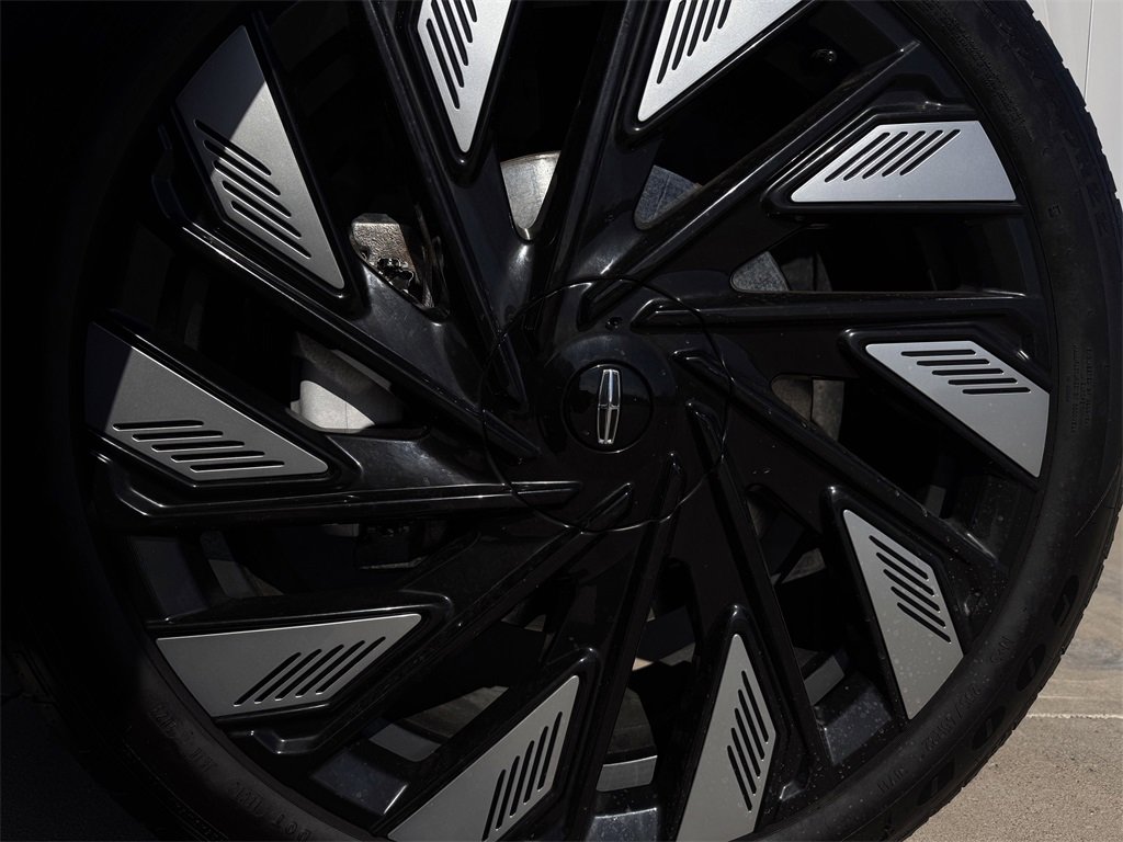 Used 2024 Lincoln Nautilus Reserve w/ Equipment Group 202A image 9