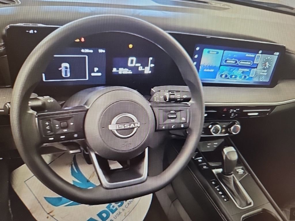 Used 2025 Nissan Kicks SV AWD/4WD image 10