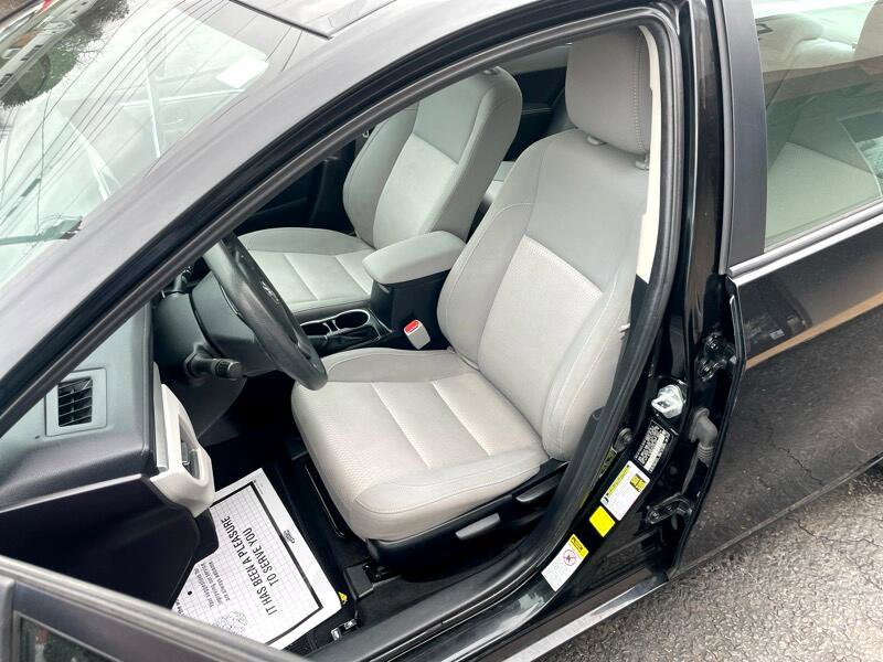 Used 2014 Toyota Corolla LE image 22