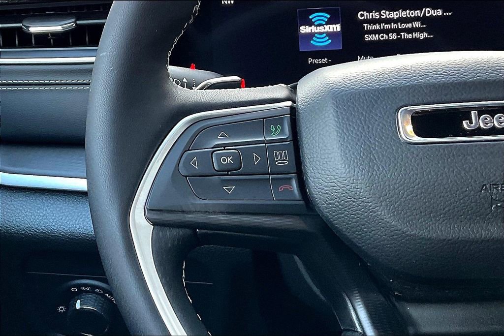 New 2025 Jeep Grand Cherokee Laredo w/ Luxury Tech Group I image 19