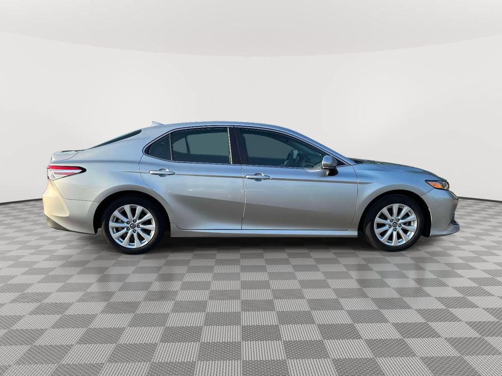 Used 2019 Toyota Camry LE w/ Convenience Package FWD image 8