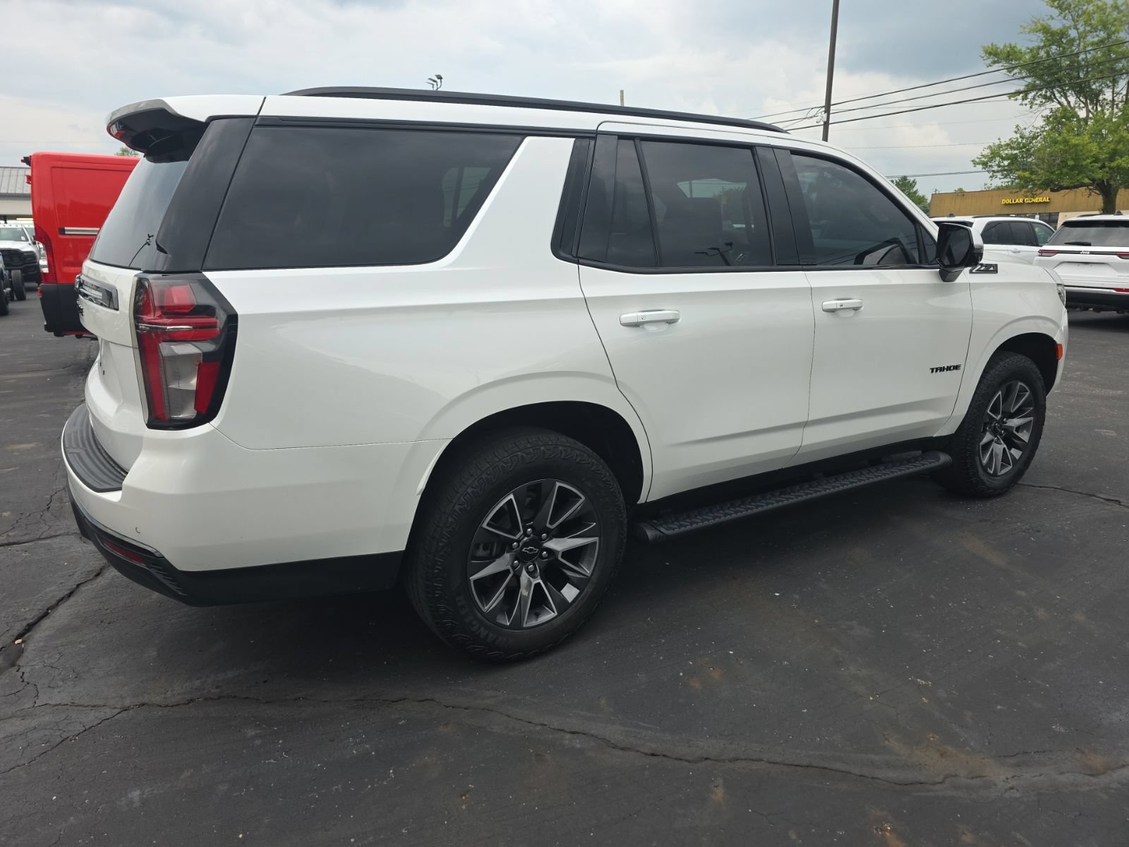 Used 2024 Chevrolet Tahoe Z71 w/ Luxury Package AWD/4WD image 3