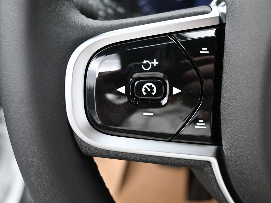 New 2026 Volvo XC90 B6 Plus w/ Protection Package Premier image 17