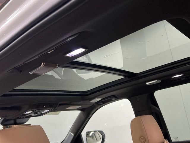 Certified 2022 Cadillac Escalade ESV Premium Luxury w/ Performance Package AWD/4WD image 19