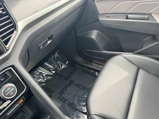 Used 2022 Volkswagen Atlas Cross Sport SEL R-Line AWD/4WD image 23