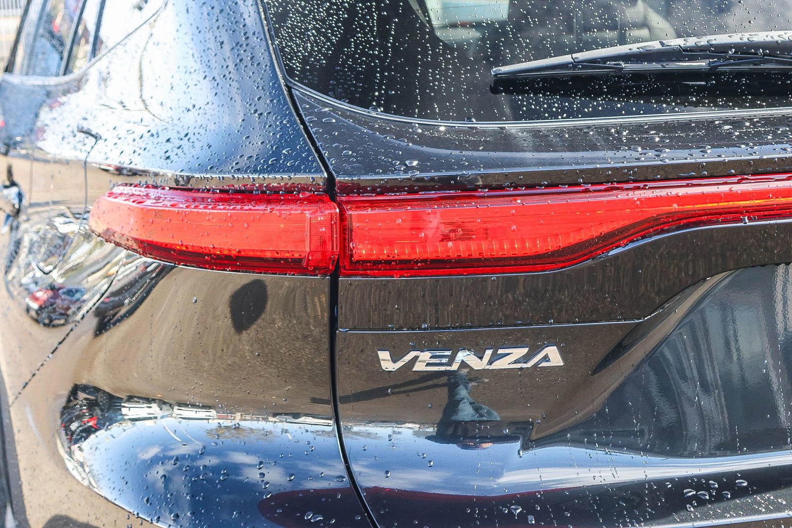 Used 2021 Toyota Venza Limited w/ Advanced Technology Package image 11