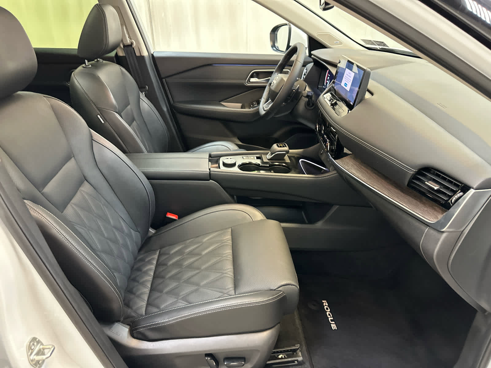 Certified 2025 Nissan Rogue Platinum image 14