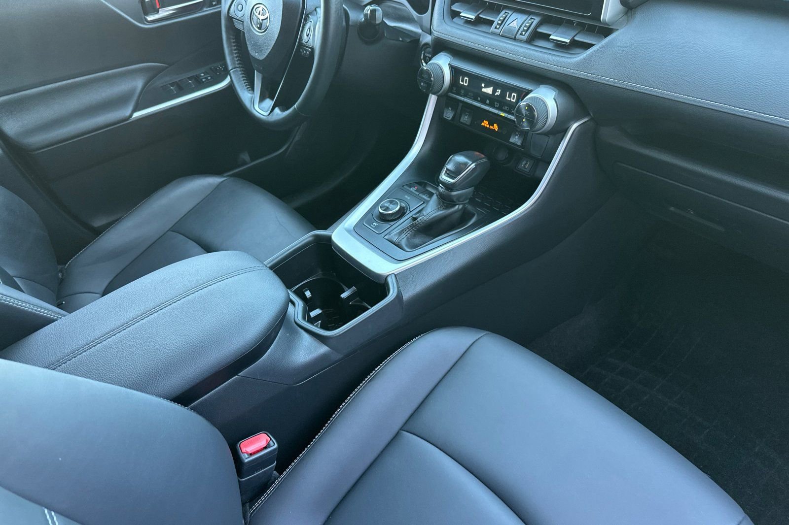 Used 2023 Toyota RAV4 XLE Premium image 16