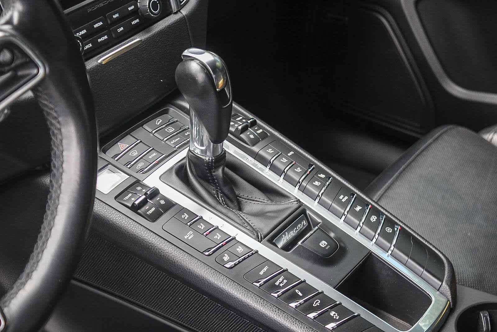 Used 2018 Porsche Macan Sport Edition AWD/4WD image 19